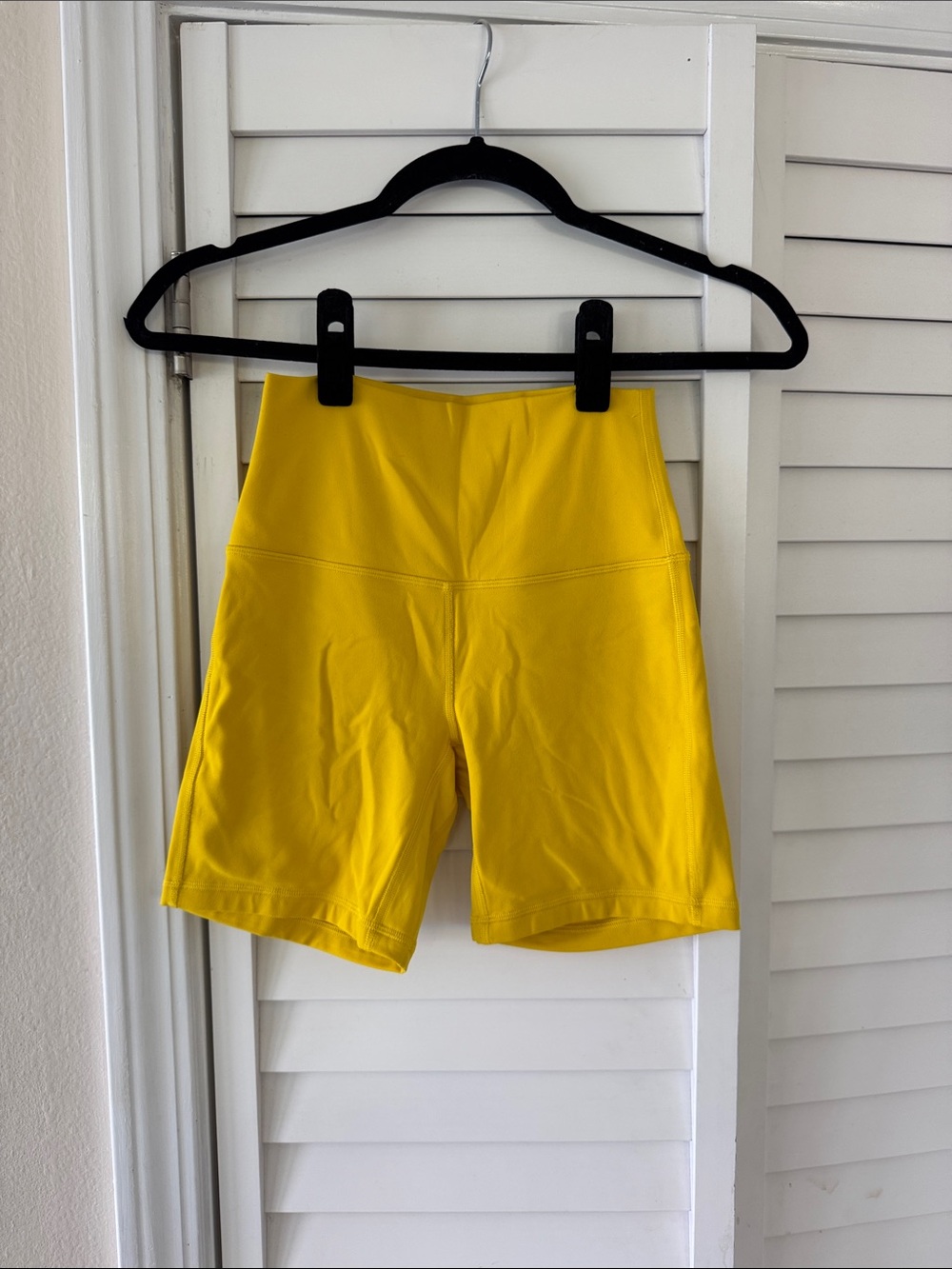 Yellow lulu neon lemon high rise align shorts 6”
